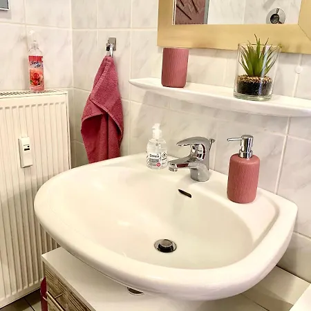 Cottbus-apartments - Red I Privat I Wifi I Kueche I Balkon *