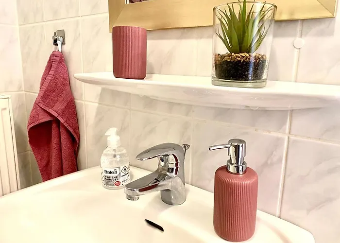 Cottbus-apartments - Red I Privat I Wifi I Kueche I Balkon *